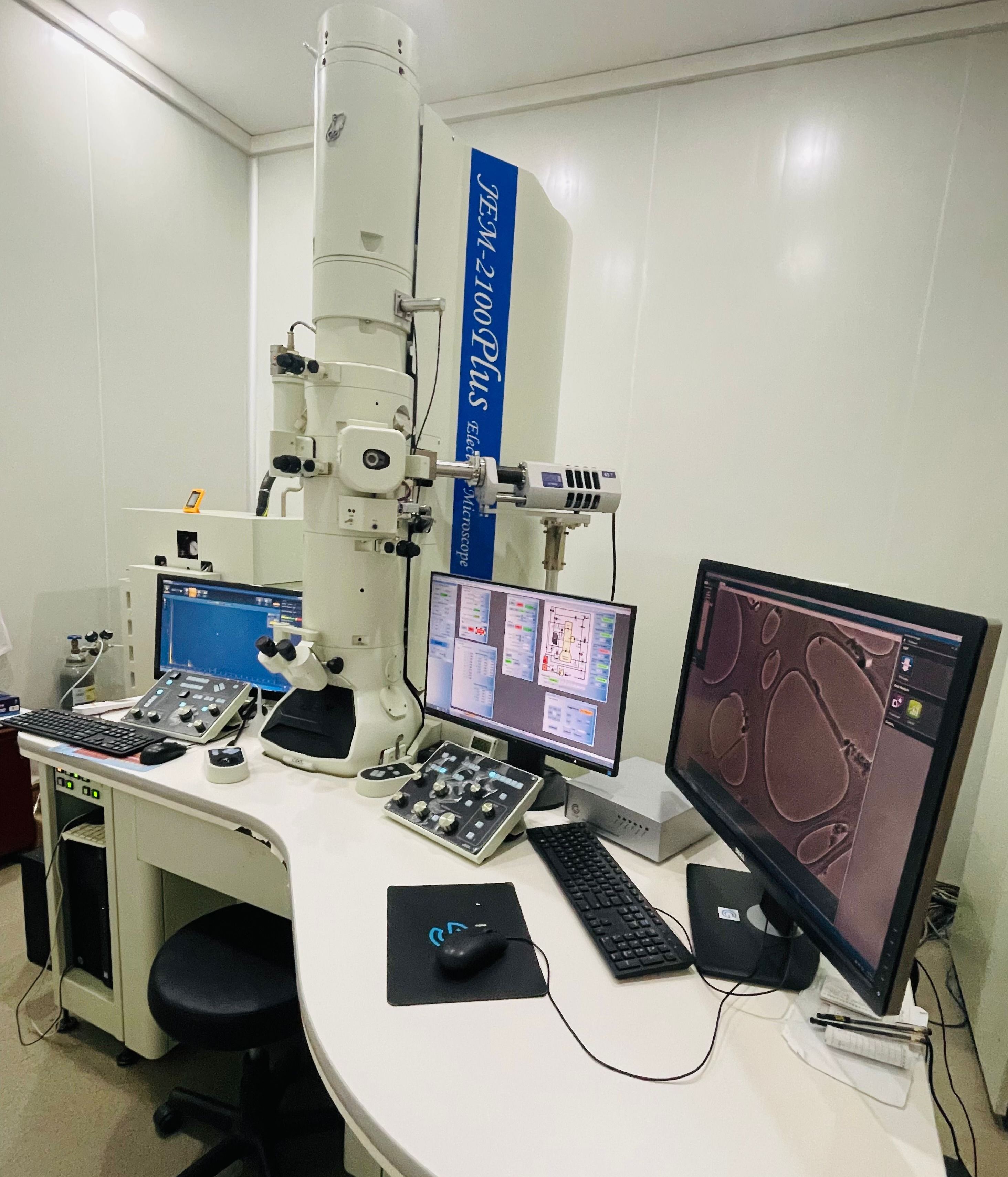 透射电子显微镜